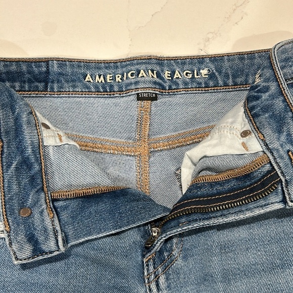 American Eagle Mom Jeans Long Size 0 Light Wash Distressed High Rise - Picture 4 of 10